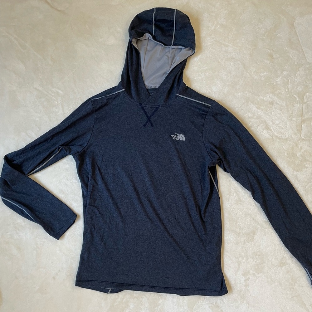 North face mountain athletics flash dry base layer hoodie Men's Small
